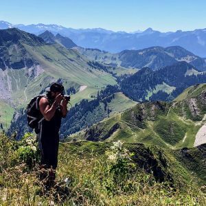 Avatar logo | Malek Bee Productions | Valserhône France | 360 3D VR tours